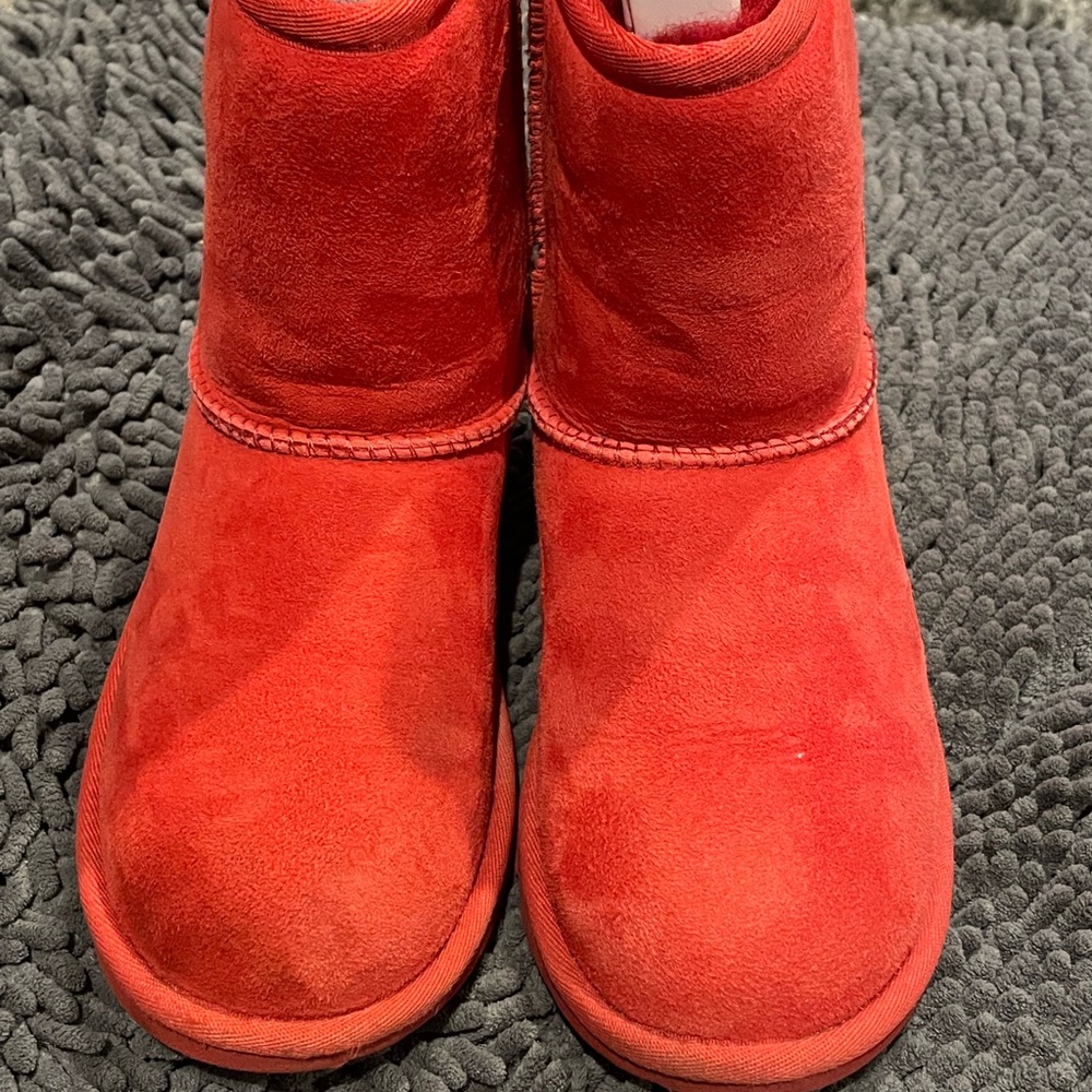 Slightly used boots size 5